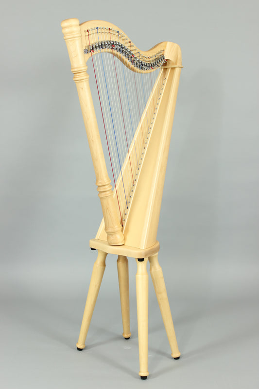 Hakenharfe Wotan Leprechaun in Natur auf Beinen, Gesamtansicht