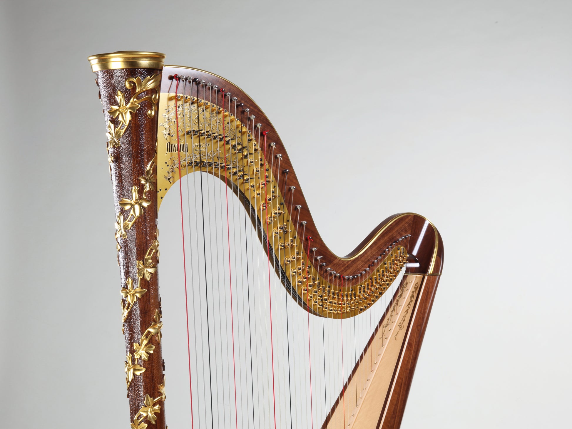 Walnuss-Säule der Konzertharfe AOYAMA Apollon 47S, Detailansicht